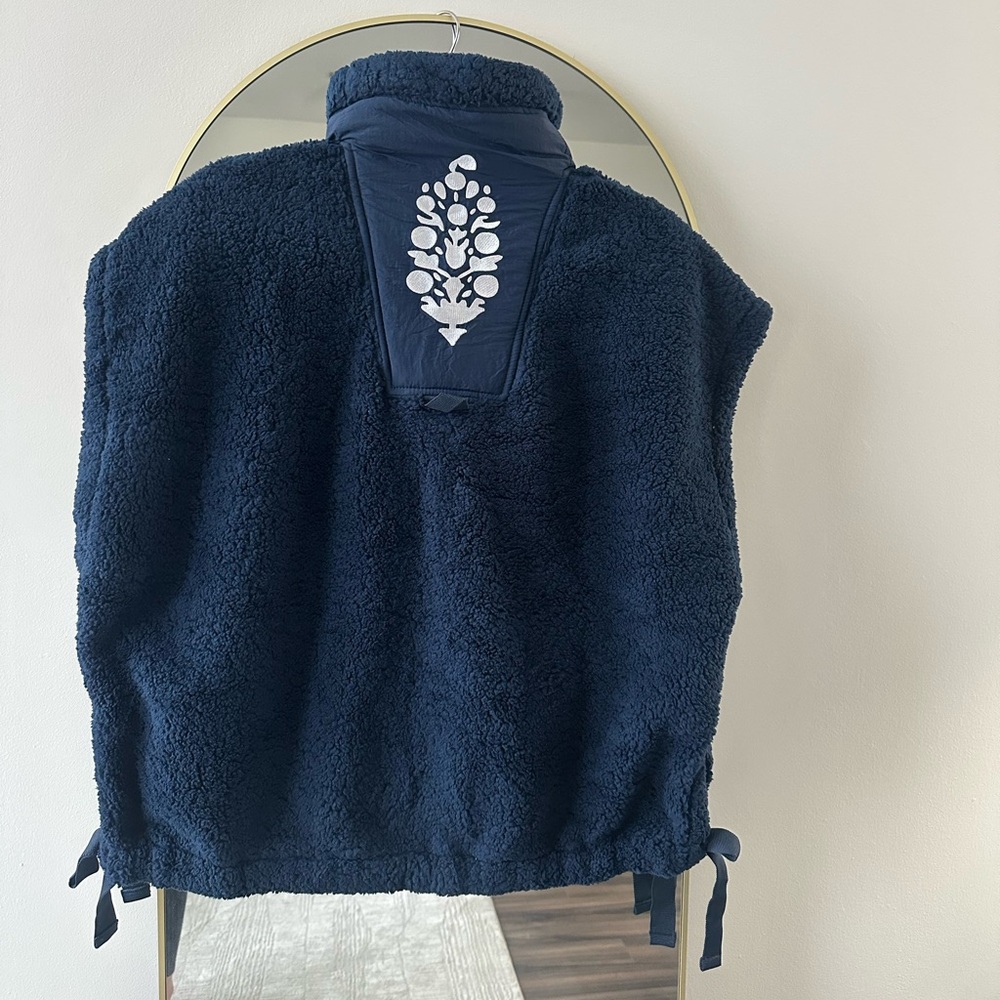 FP Scout It Out Embroidered Fleece Vest - Picture 5 of 13